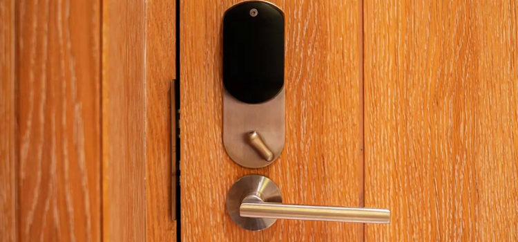 Automatic Locking Door Knob Escondido